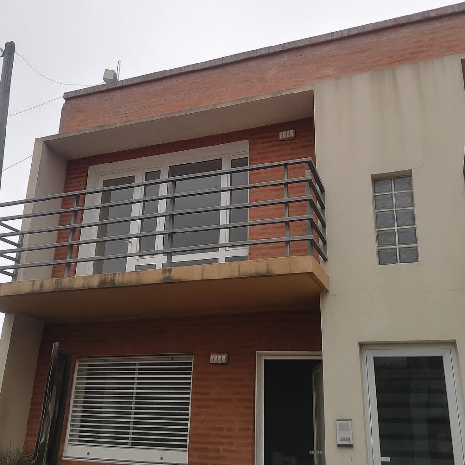 SE VENDE DEPARTAMENTO  - PLANTA ALTA /  SAN JUSTO SANTA FE ZONA CENTRO, A PASOS DE AV. IRIONDO.