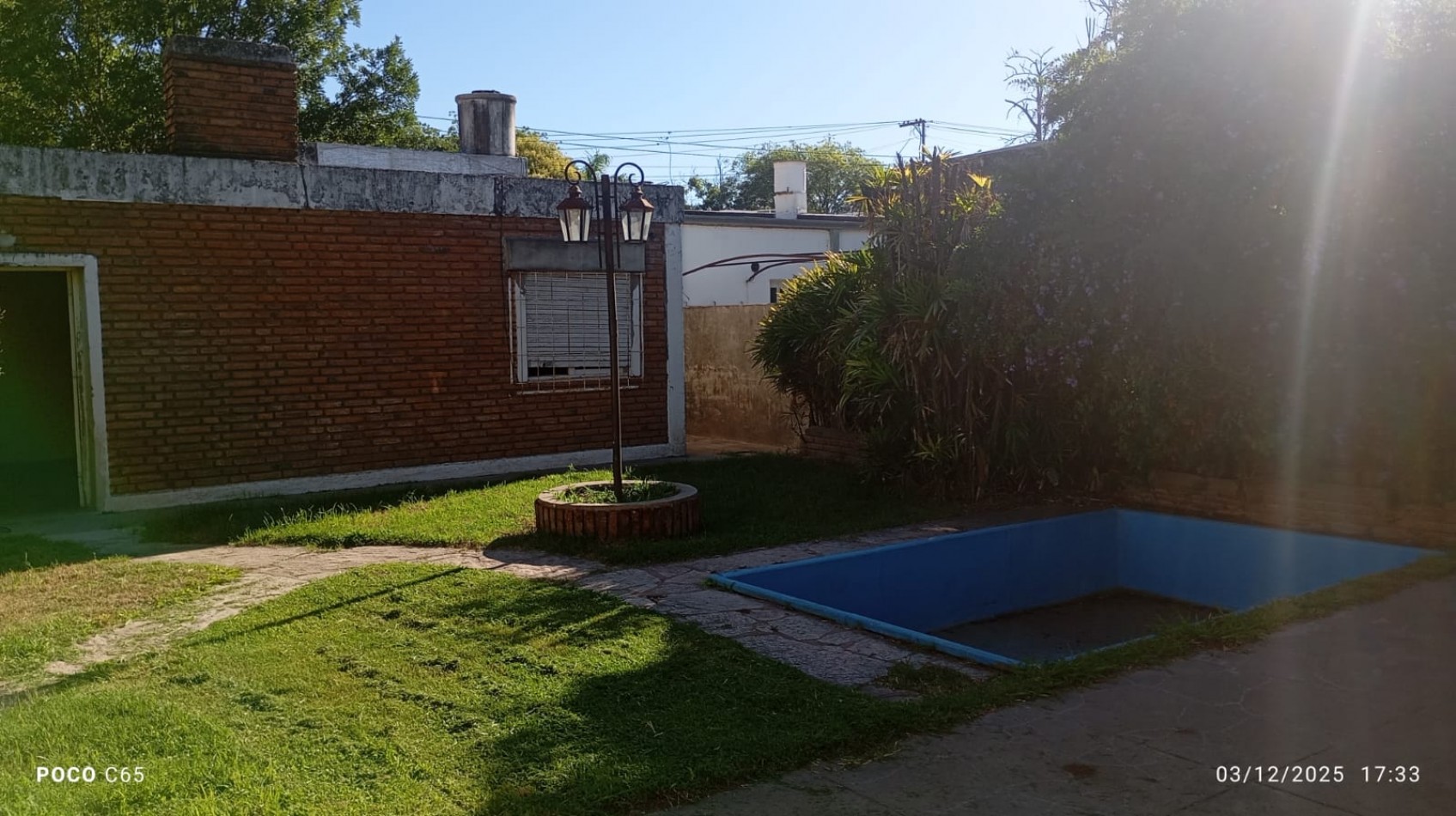 SE VENDE CASA CON LOCAL  -   BV. PELEGRINI 2214