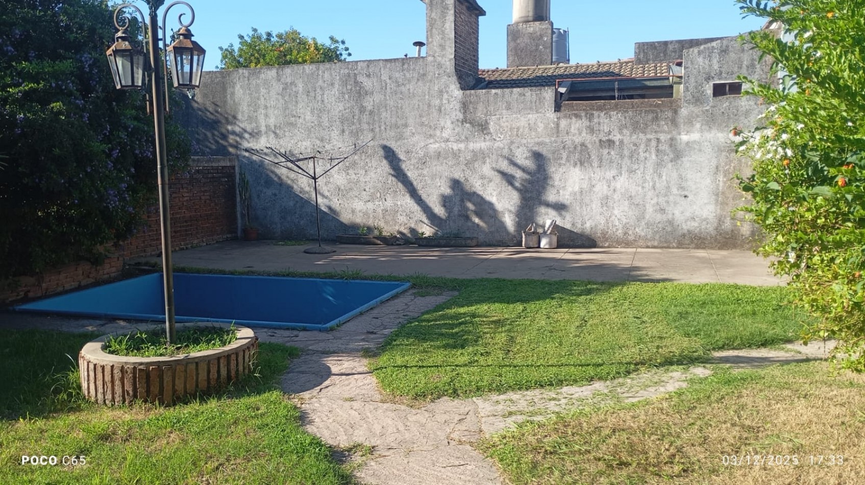 SE VENDE CASA CON LOCAL  -   BV. PELEGRINI 2214