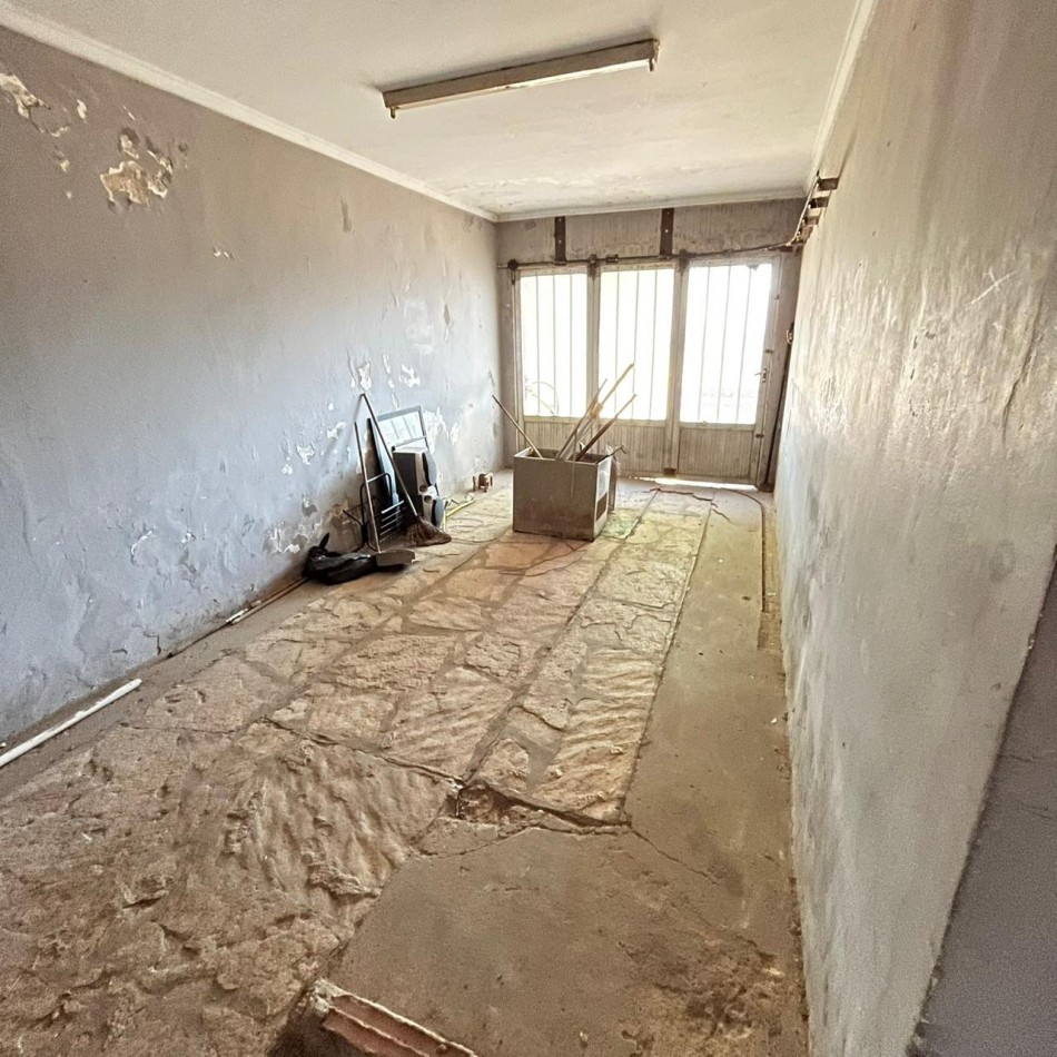 SE VENDE CASA CON LOCAL  -   BV. PELEGRINI 2214