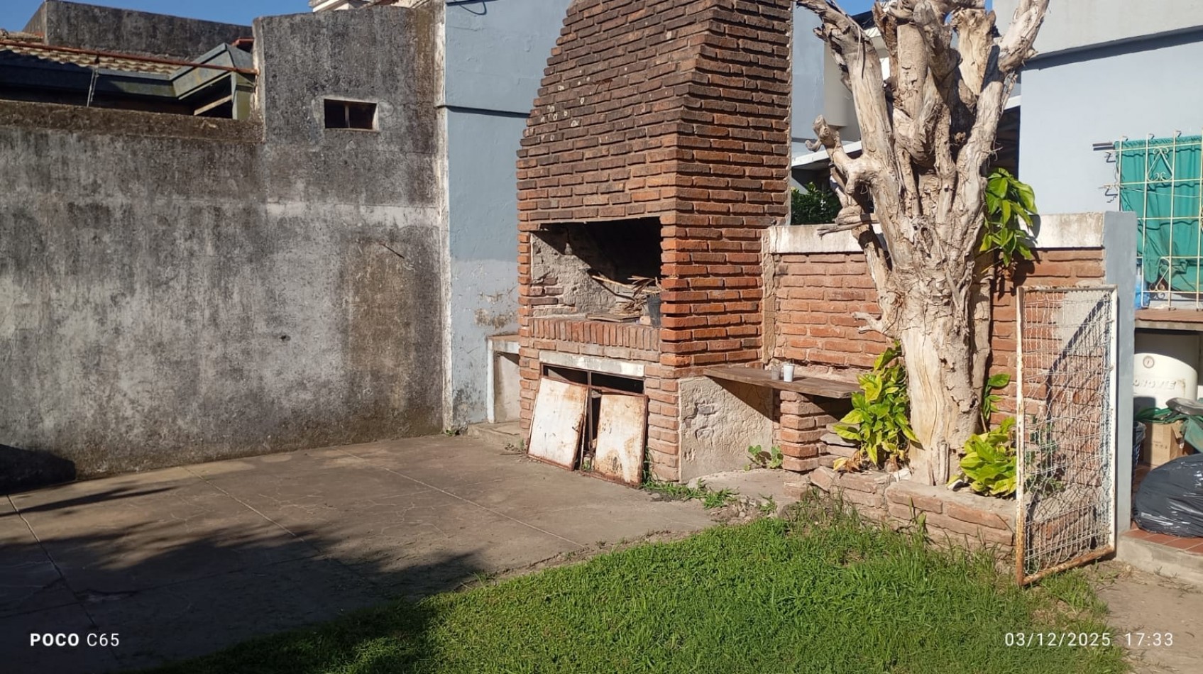 SE VENDE CASA CON LOCAL  -   BV. PELEGRINI 2214