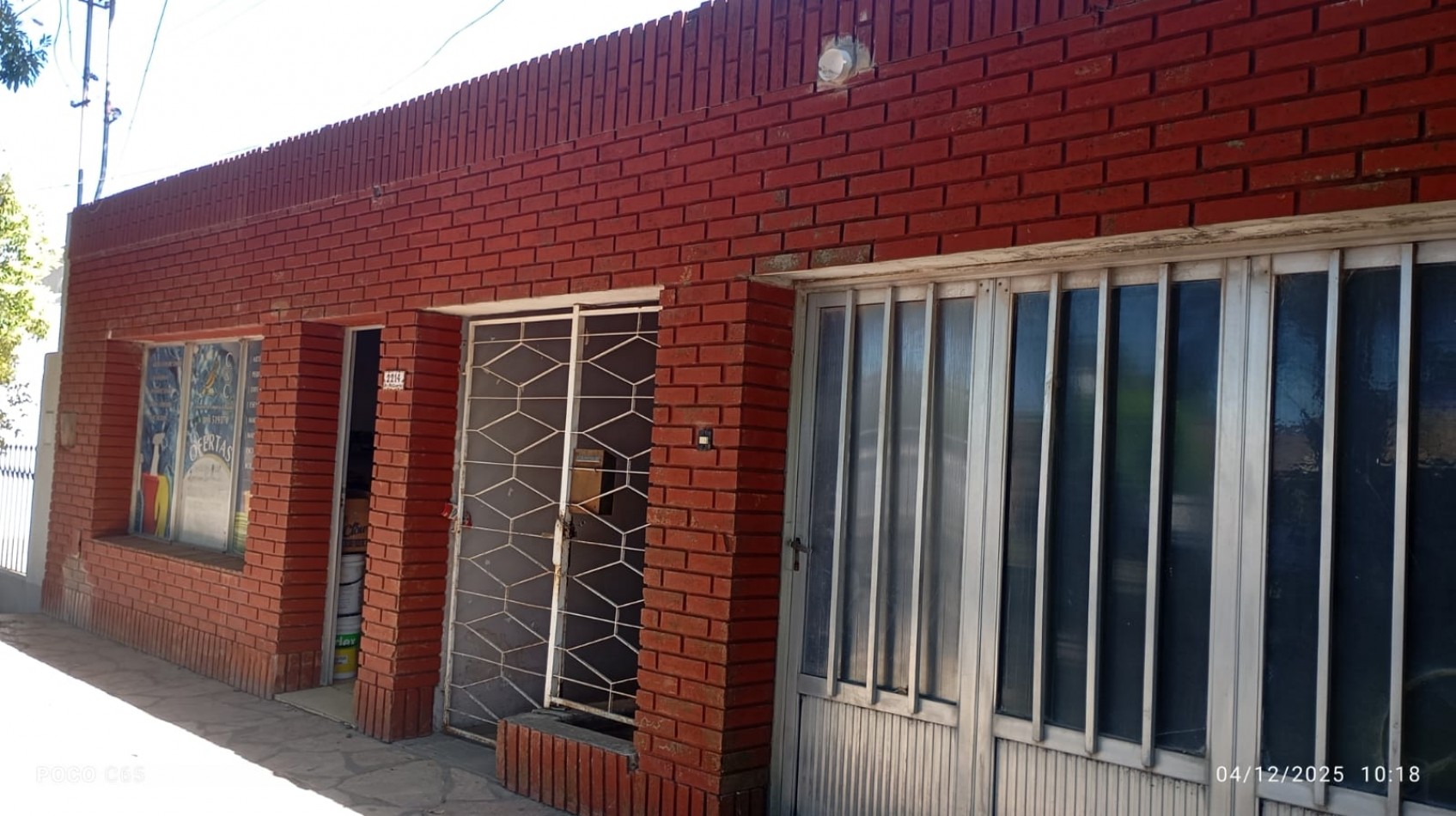 SE VENDE CASA CON LOCAL  -   BV. PELEGRINI 2214