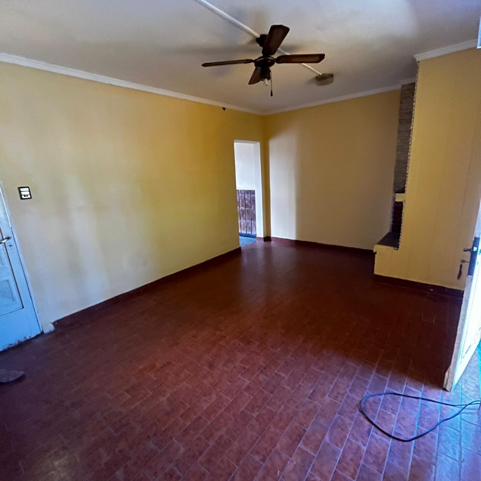 SE VENDE CASA CON LOCAL  -   BV. PELEGRINI 2214