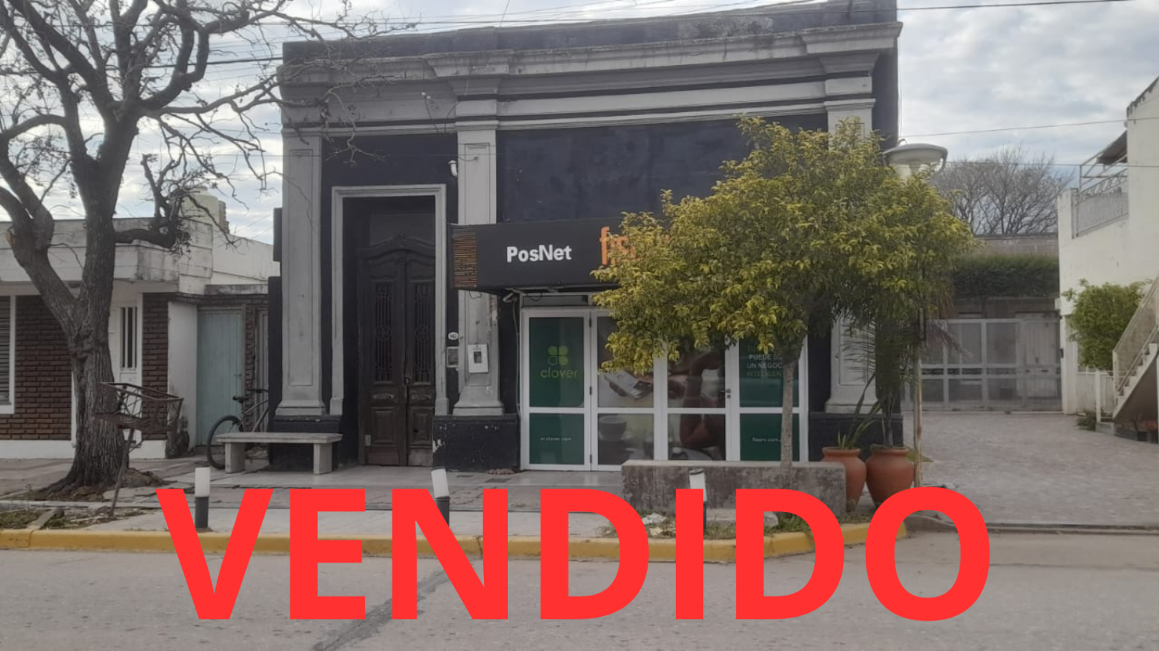 CASA CON LOCAL COMERCIAL - VENDIDO