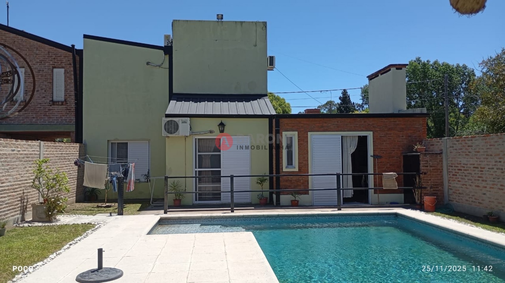 EN VENTA - CASA CON 3 DORMITORIOS 