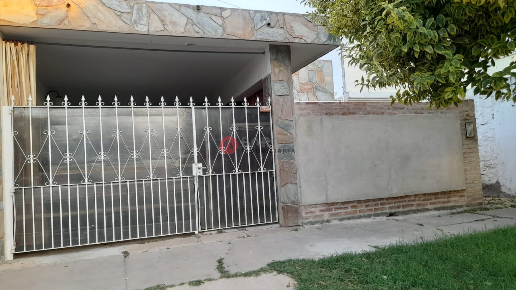 OPORTUNIDAD CASA EN VENTA - ALEM 2489