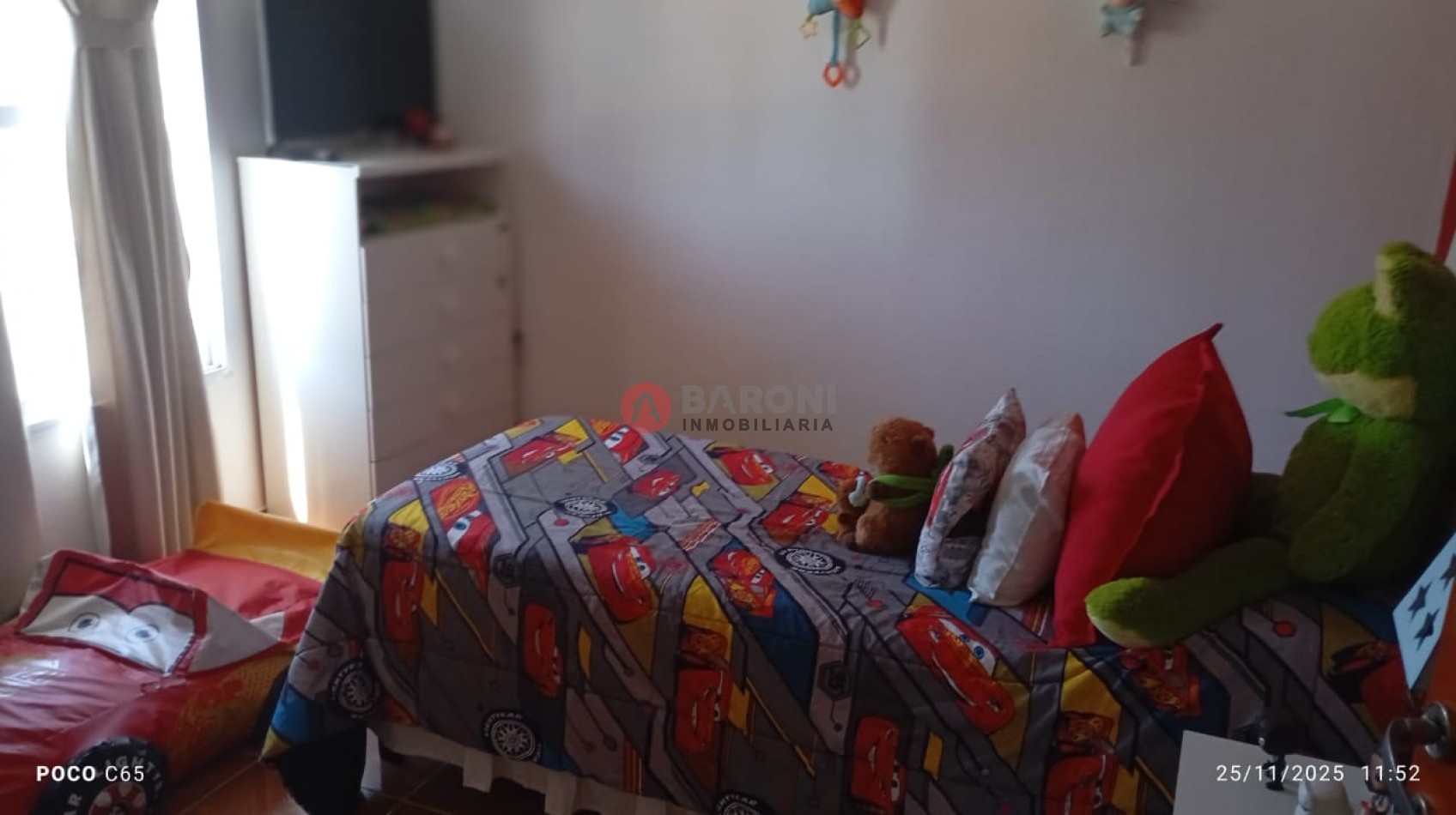 EN VENTA - CASA CON 3 DORMITORIOS 
