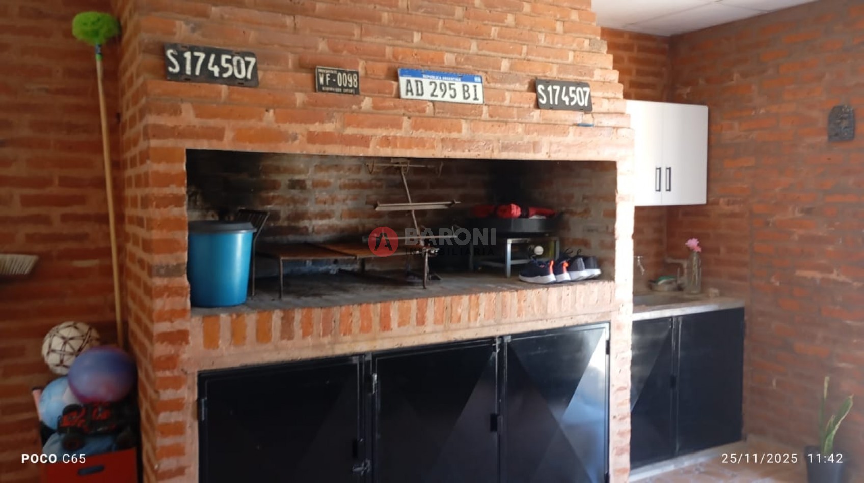 EN VENTA - CASA CON 3 DORMITORIOS 