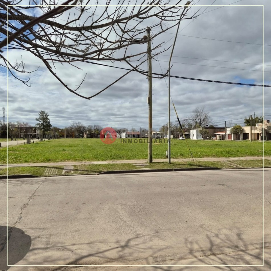 🏡 CASA EN VENTA - HERMOSA CASA — TERRENO AMPLIO DE FONDO 