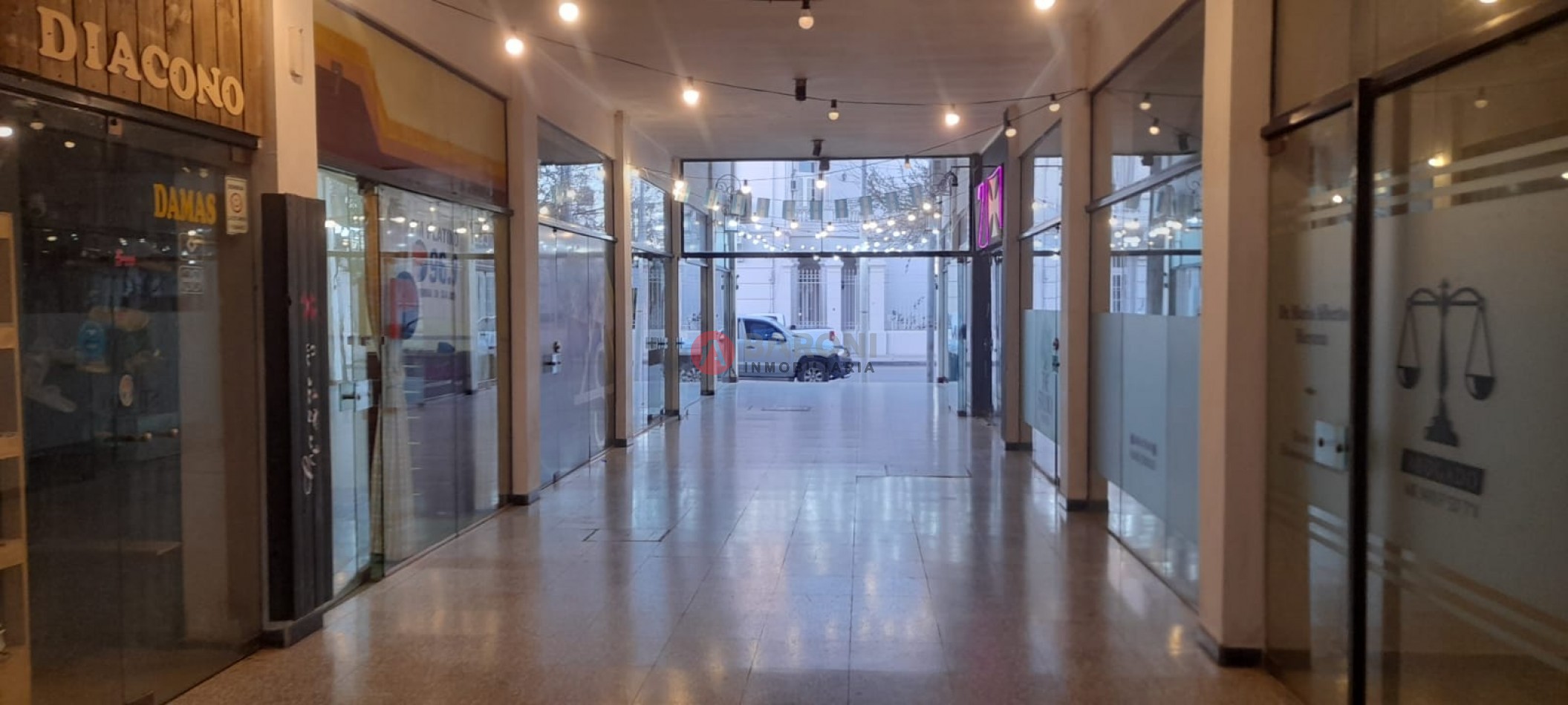 SE VENDE LOCAL COMERCIAL EN GALERIA TALA SAN JUSTO - PCIA. DE SANTA FE