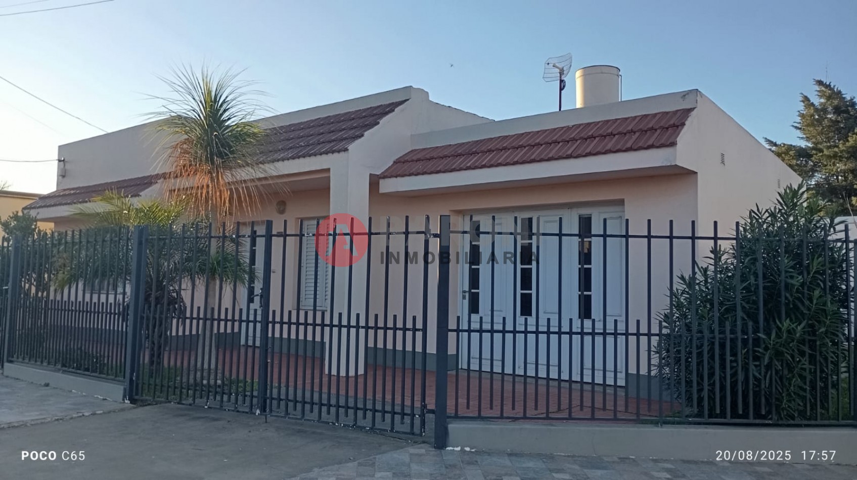 SE VENDE PROPIEDAD CENTRICA. MUY BUENA UBICACION / HIPOLITO IRIGOYEN 2562 SAN JUSTO SANTA FE.