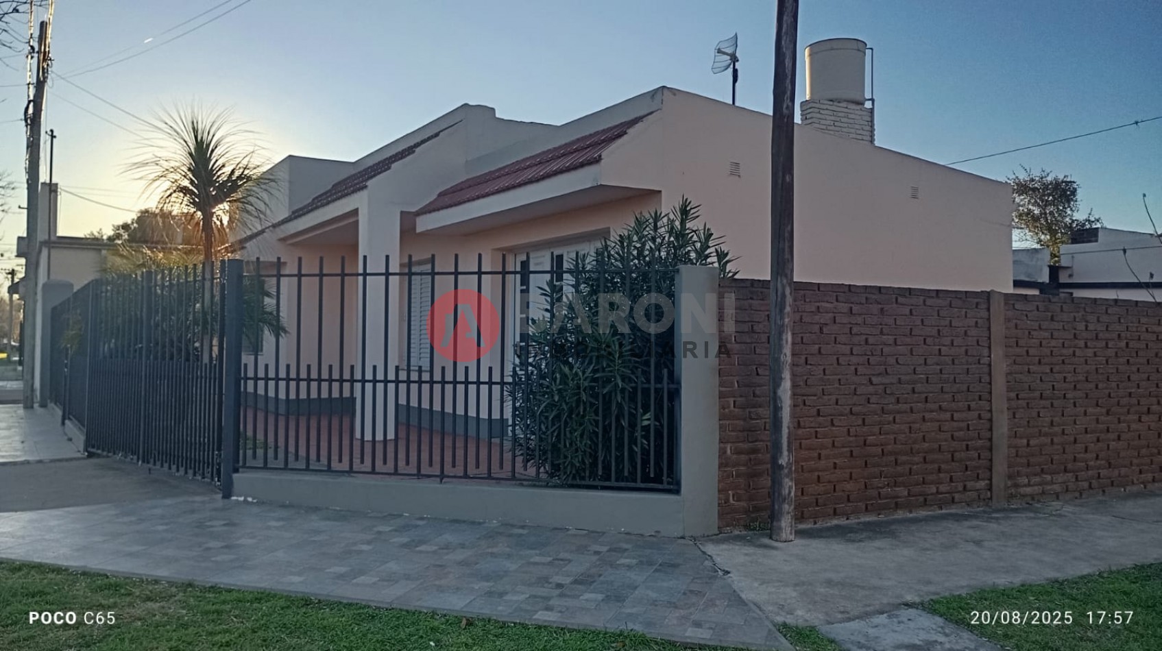 SE VENDE PROPIEDAD CENTRICA. MUY BUENA UBICACION / HIPOLITO IRIGOYEN 2562 SAN JUSTO SANTA FE.