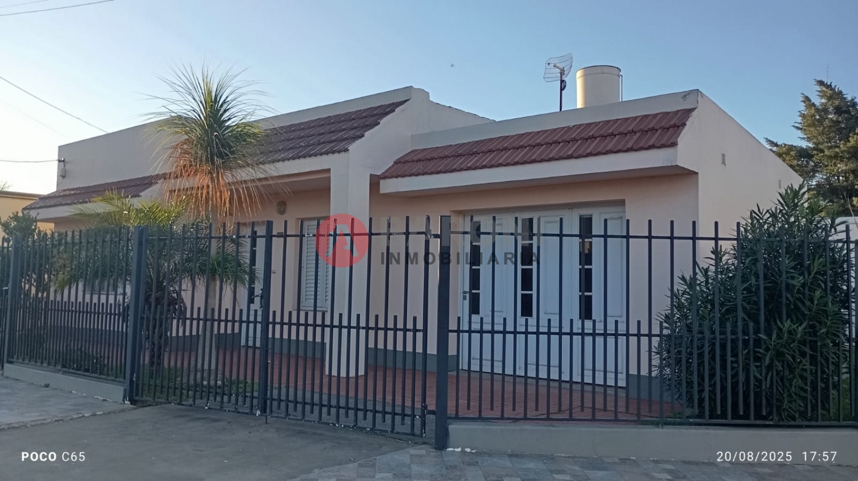 SE VENDE PROPIEDAD CENTRICA. MUY BUENA UBICACION / HIPOLITO IRIGOYEN 2562 SAN JUSTO SANTA FE.