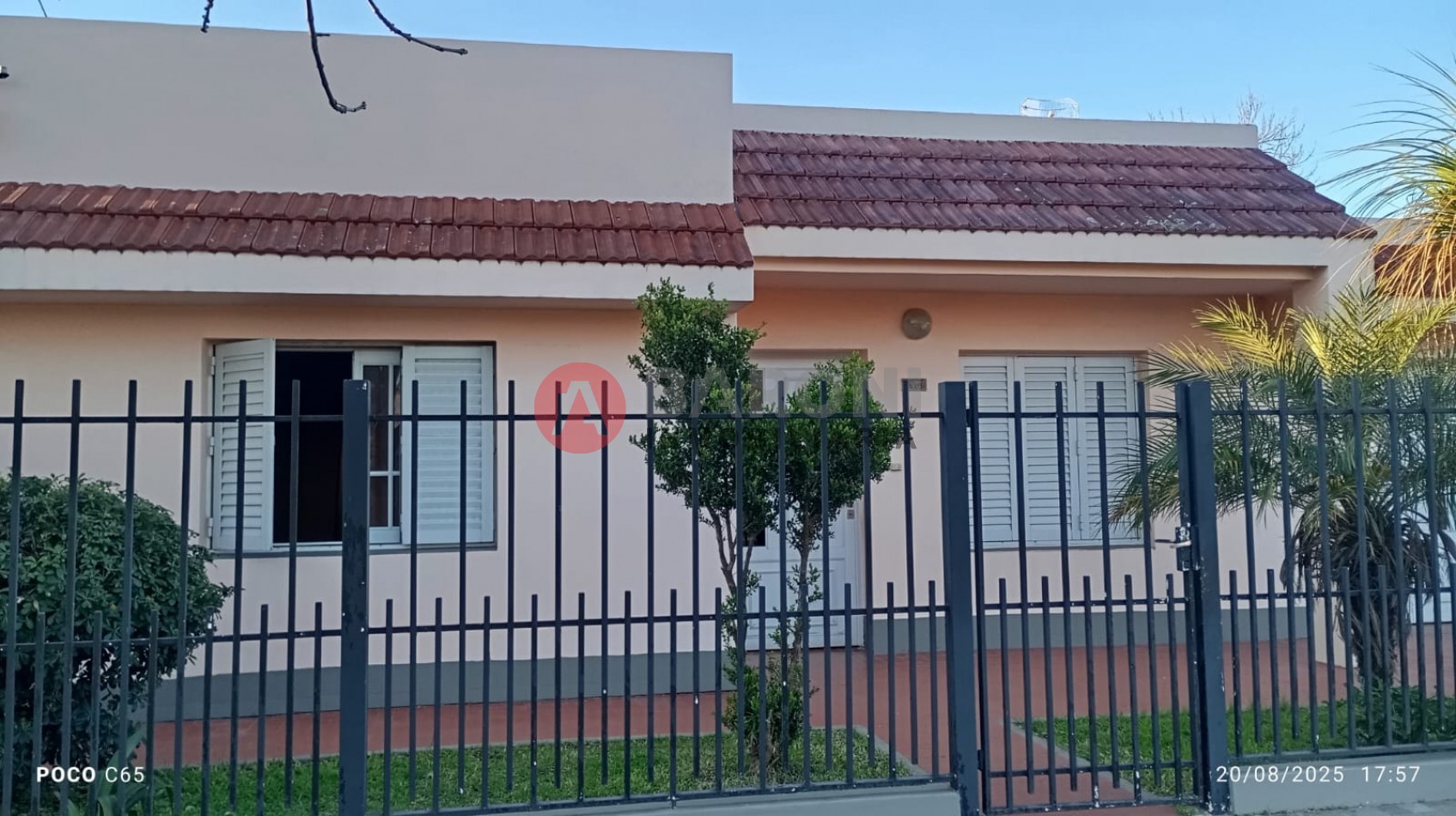 SE VENDE PROPIEDAD CENTRICA. MUY BUENA UBICACION / HIPOLITO IRIGOYEN 2562 SAN JUSTO SANTA FE.