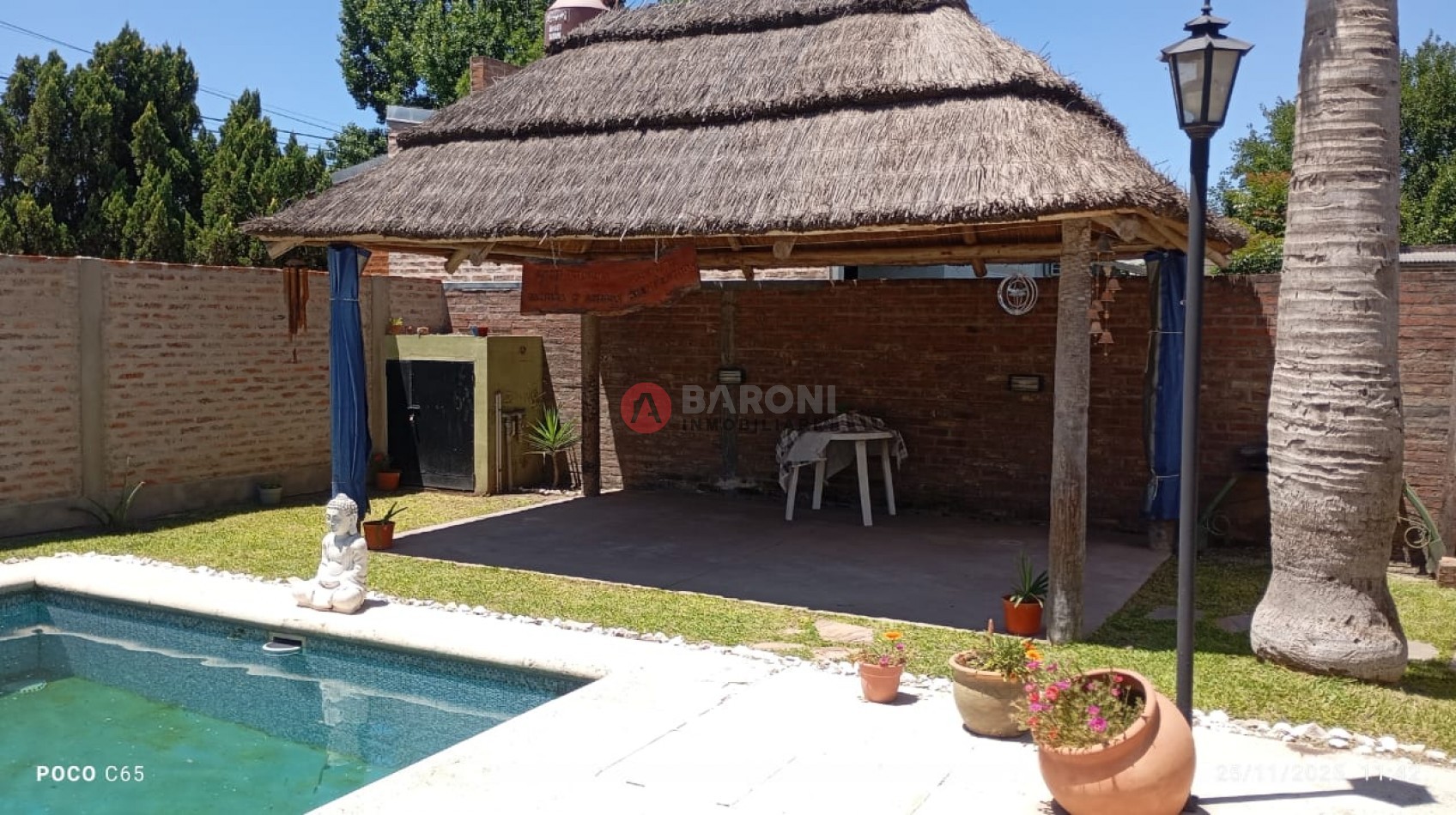 EN VENTA - CASA CON 3 DORMITORIOS 