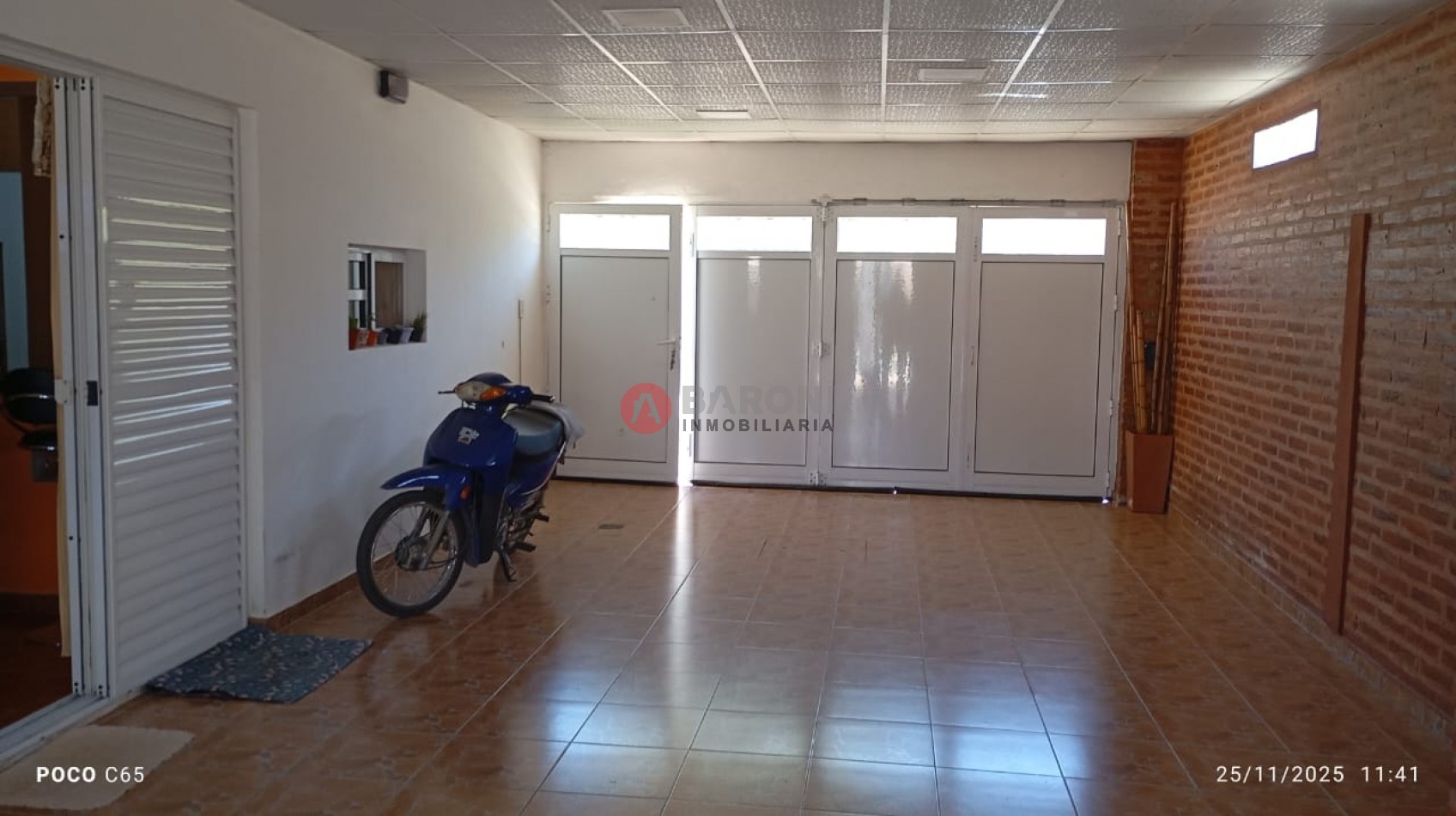 EN VENTA - CASA CON 3 DORMITORIOS 