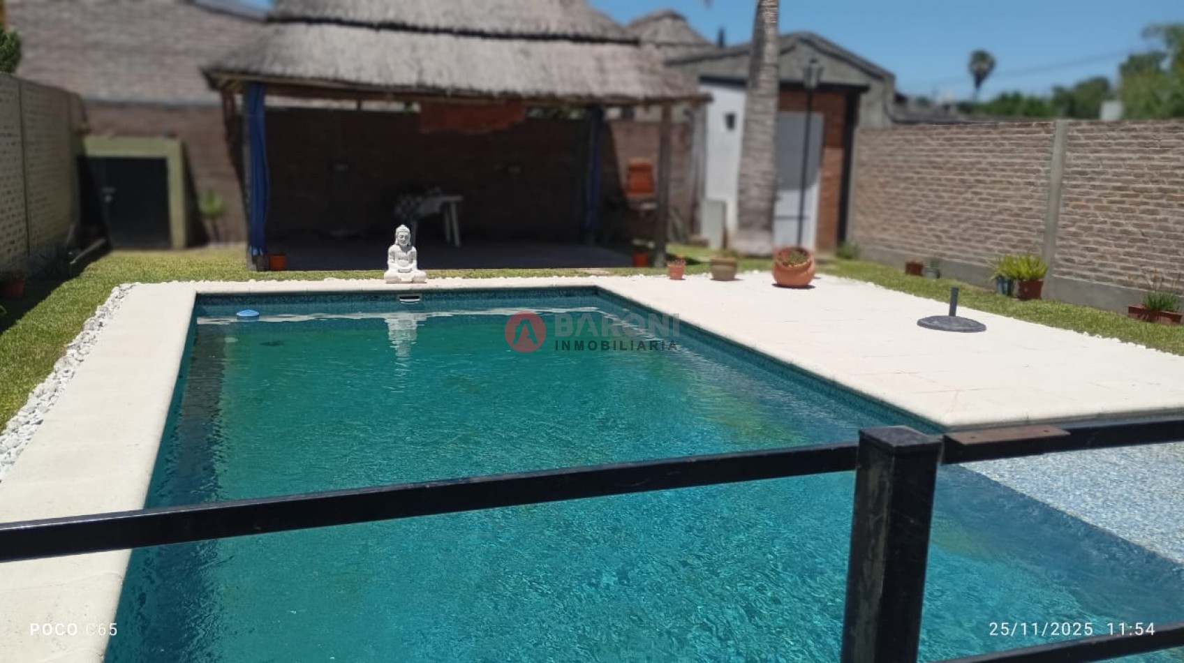 EN VENTA - CASA CON 3 DORMITORIOS 