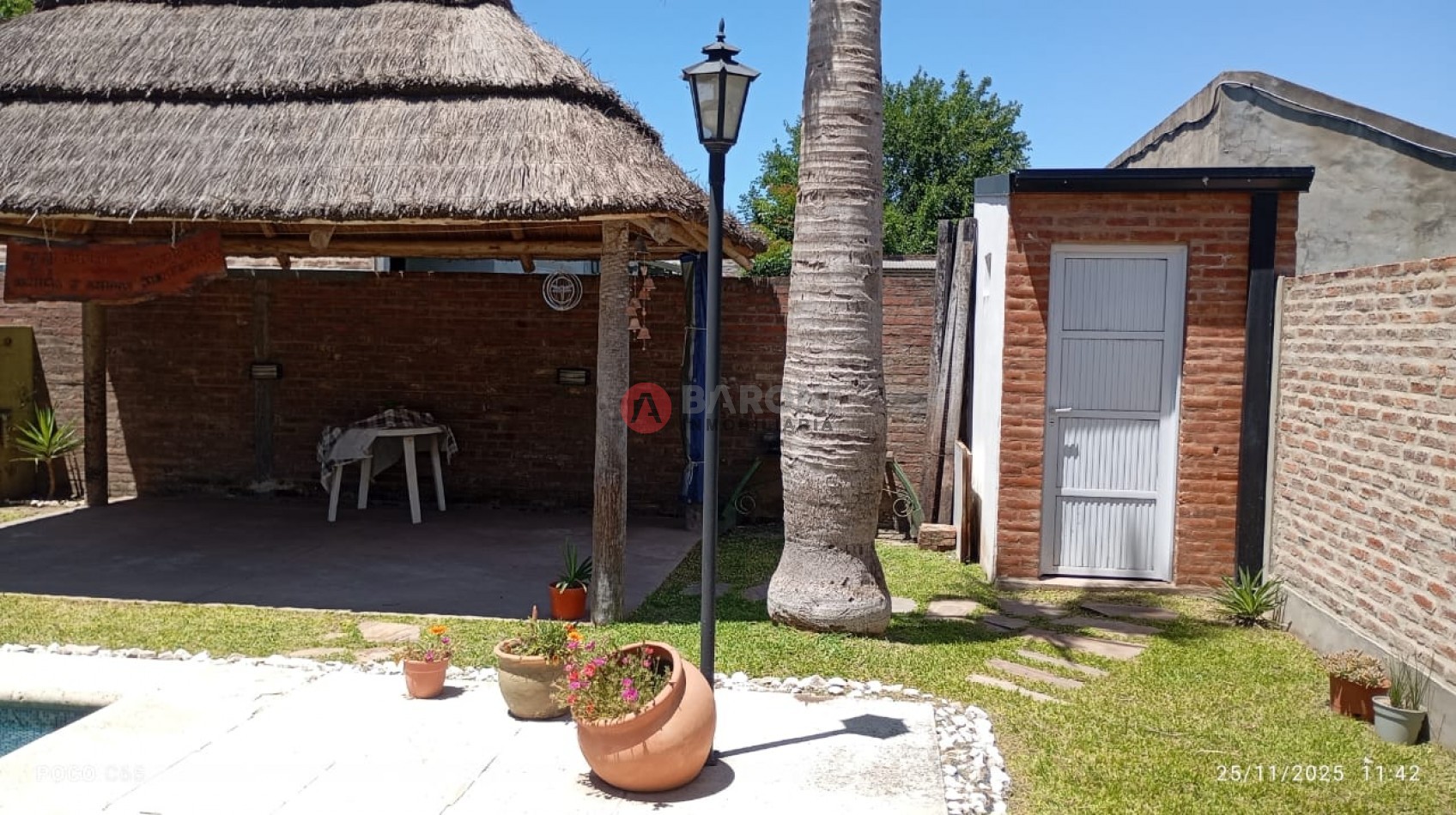 EN VENTA - CASA CON 3 DORMITORIOS 