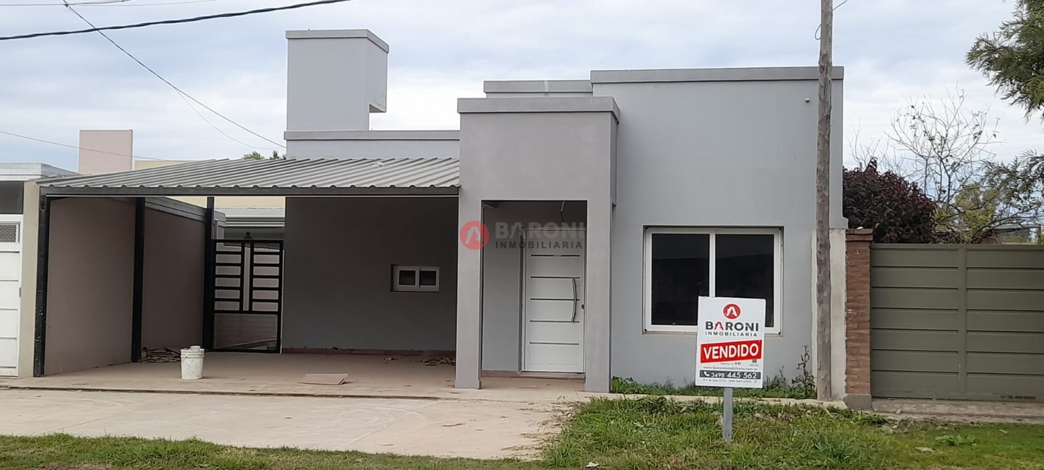 CASA  A ESTRENAR EN BARRIO PARQUE - VENDIDO