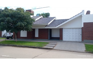 EN VENTA CASA  - BARRIO SUR