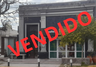 CASA CON LOCAL COMERCIAL - VENDIDO