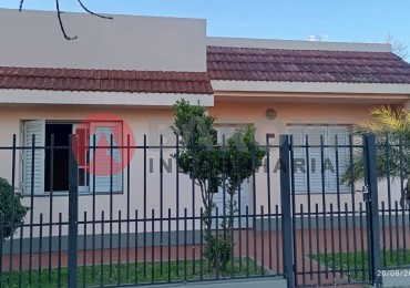 SE VENDE PROPIEDAD CENTRICA. MUY BUENA UBICACION / HIPOLITO IRIGOYEN 2562 SAN JUSTO SANTA FE.